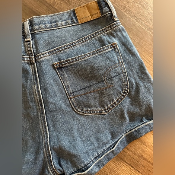 American Eagle - Women's Denim “Mom Short” (Size 8) - Picture 10 of 11